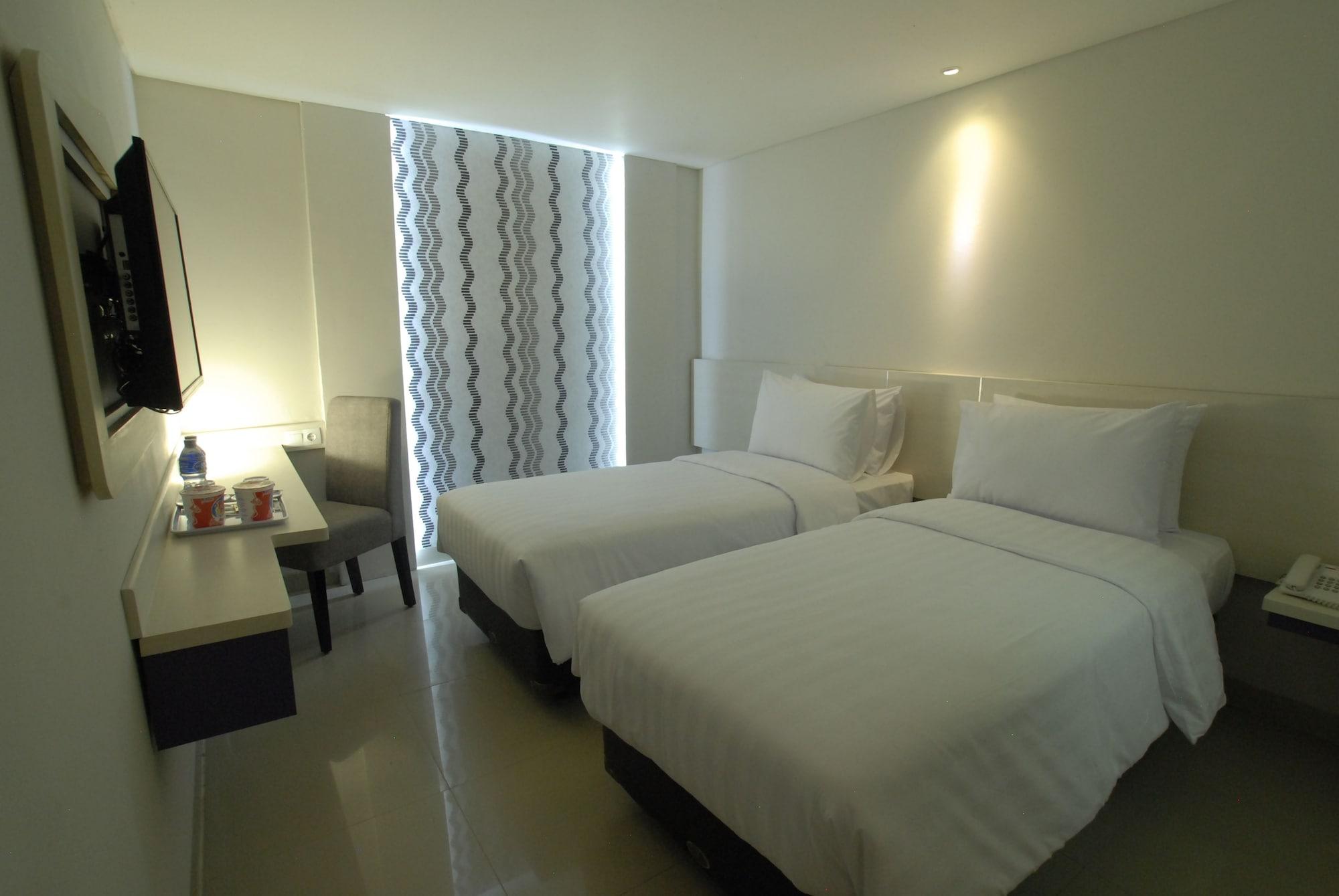 Vio Hotel Veteran Bandung Exterior photo