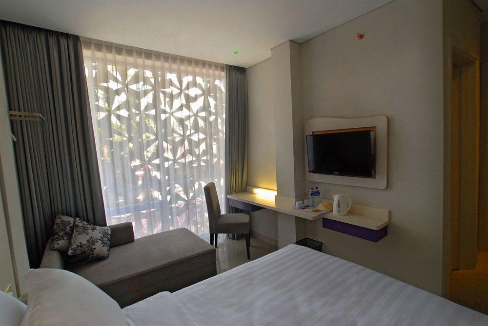 Vio Hotel Veteran Bandung Exterior photo