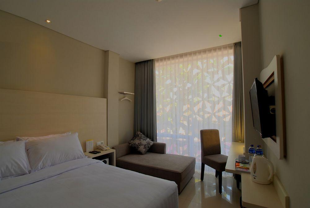 Vio Hotel Veteran Bandung Exterior photo