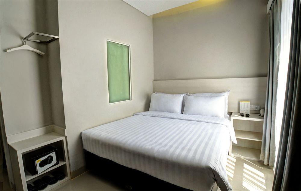 Vio Hotel Veteran Bandung Exterior photo