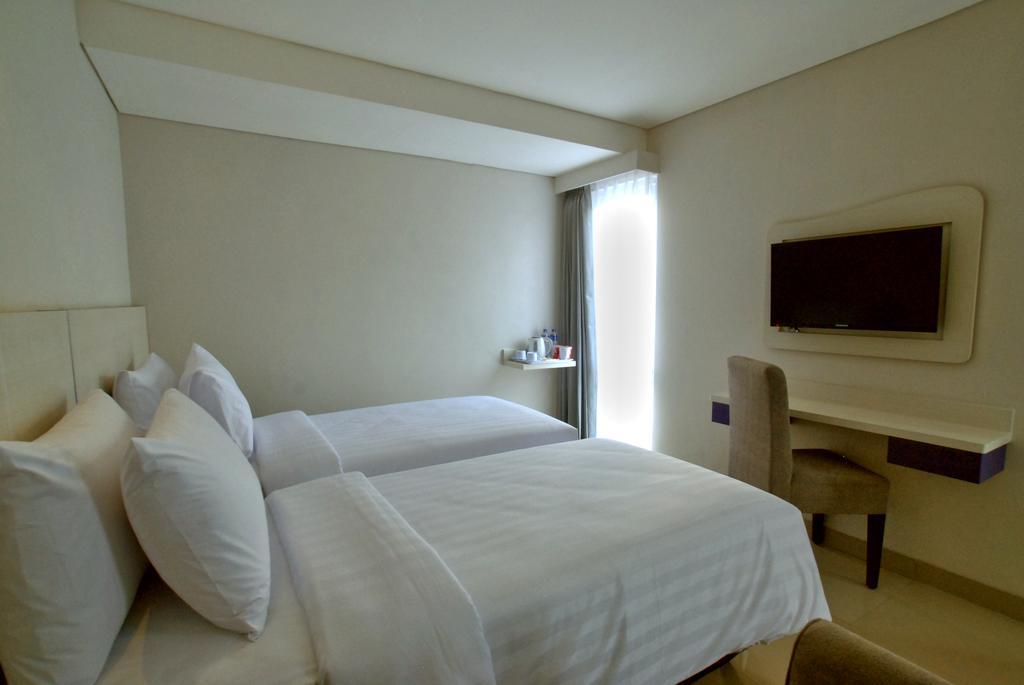 Vio Hotel Veteran Bandung Exterior photo