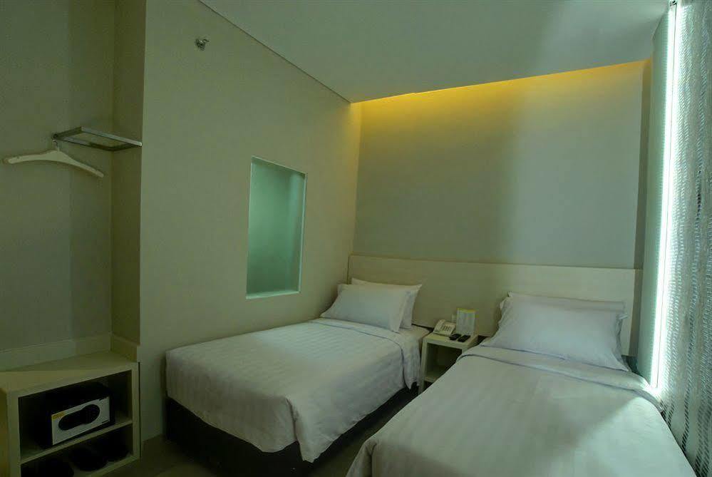 Vio Hotel Veteran Bandung Exterior photo
